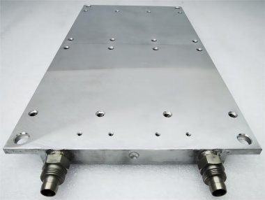 Vacuum brazed water cooling plate